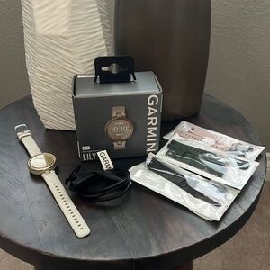 GARMIN LILY Small GPS Smartwatch Rose Gold EUC